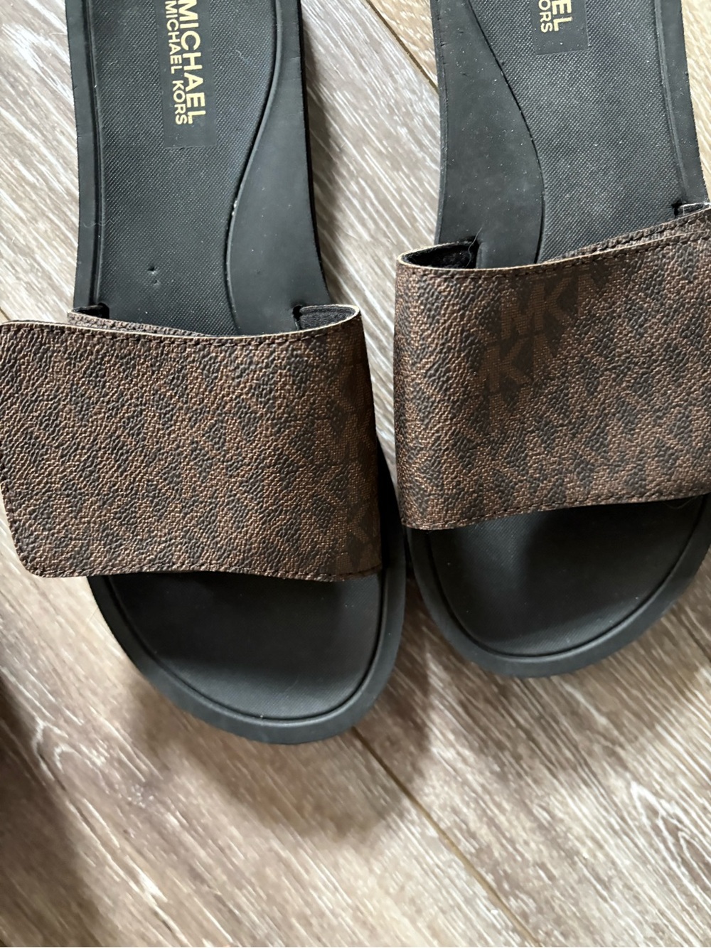 Michael Kors Men’s Brown Logo Slide Sandals and Flip Flops bundle - Picture 6 of 8